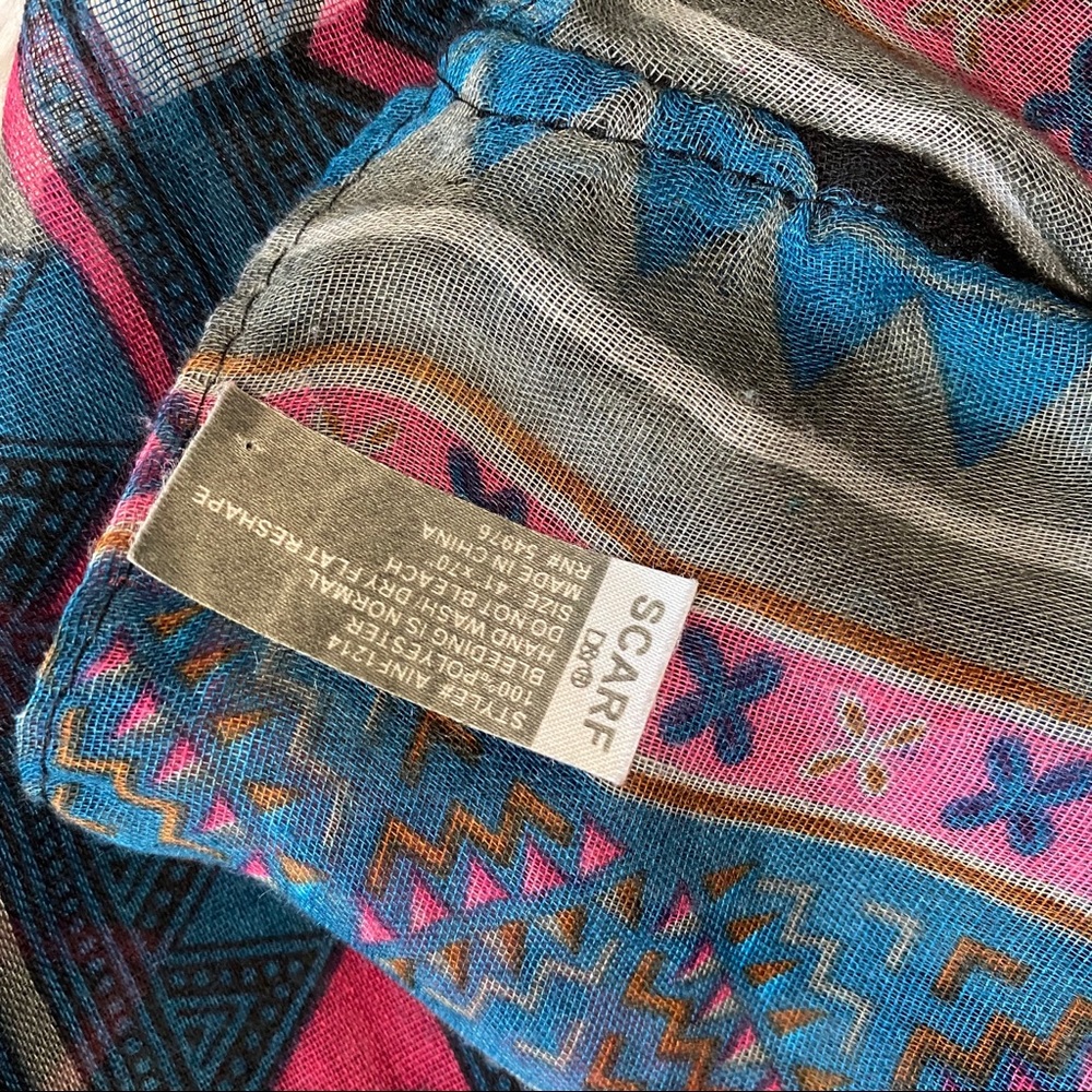 Geometric Patterned Infinity scarf - Picture 3 of 3